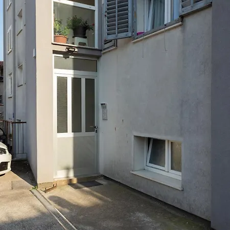 Izis Centar Pule * Pula