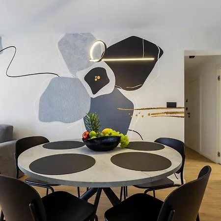 Izis Centar Pule Apartment *