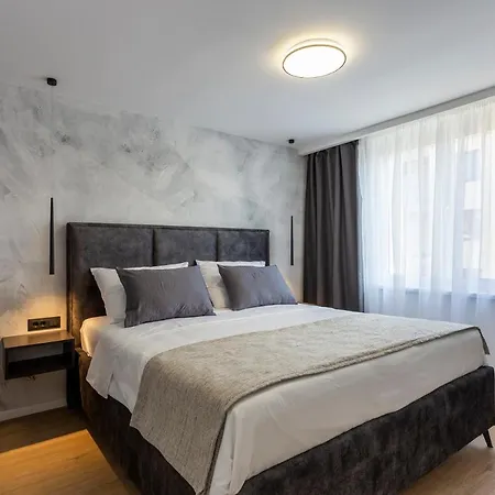 Izis Centar Pule Apartment *