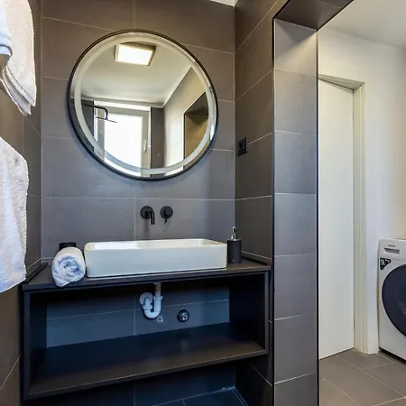 Izis Centar Pule 풀라