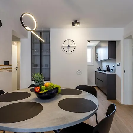 Izis Centar Pule 풀라