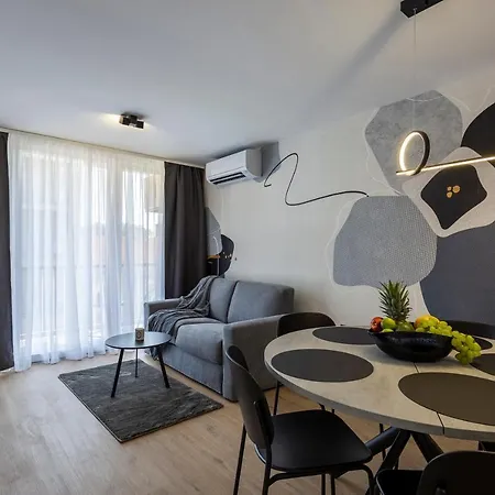 Izis Centar Pule 풀라